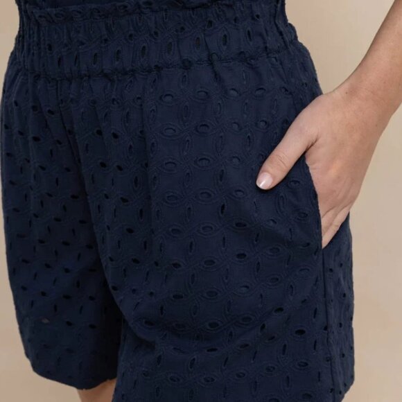 NWT Southern Tide Elyse Eyelet Shorts Size Large - Picture 1 of 3